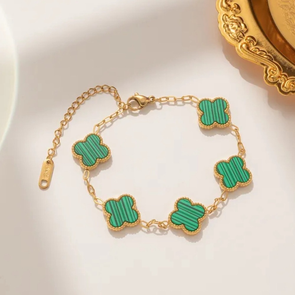 Green clover bracelet